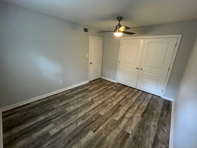 Building Photo - 5899 Lone Oak Dr SW