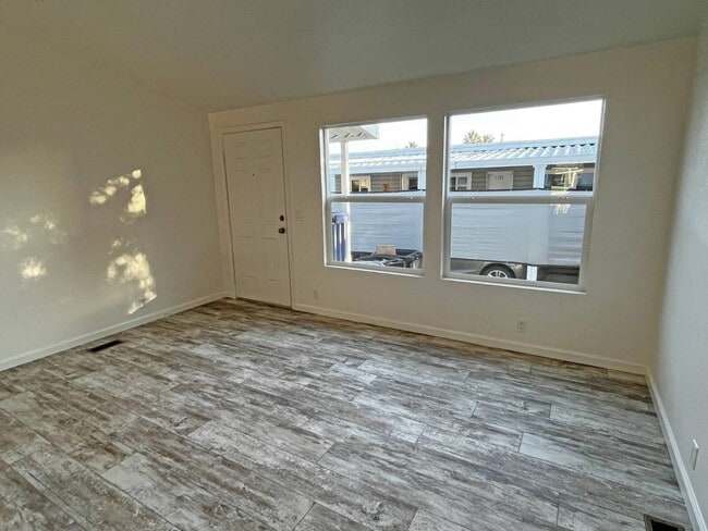 Building Photo - 21100 State St