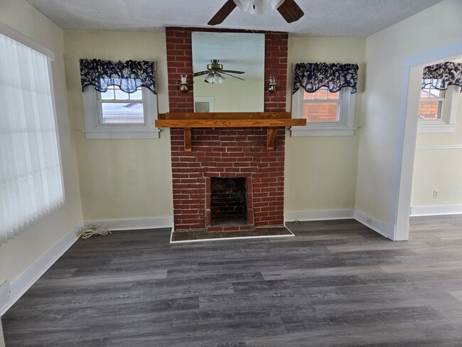 Building Photo - 2940 Brevard Ave