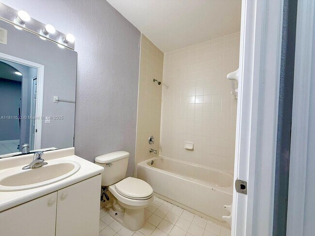 Building Photo - 1677 SE 27th Ct