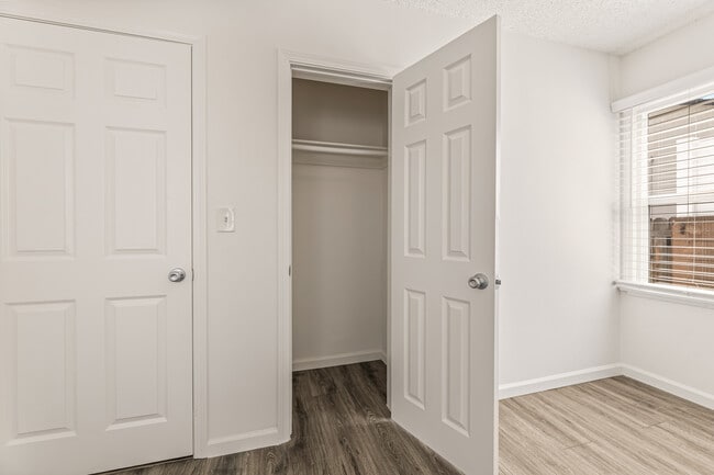 closet - 16601 Valerio St