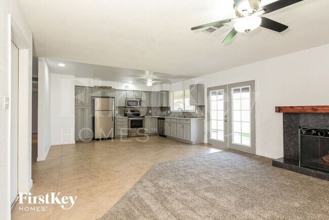 Building Photo - 3720 W Grovers Ave