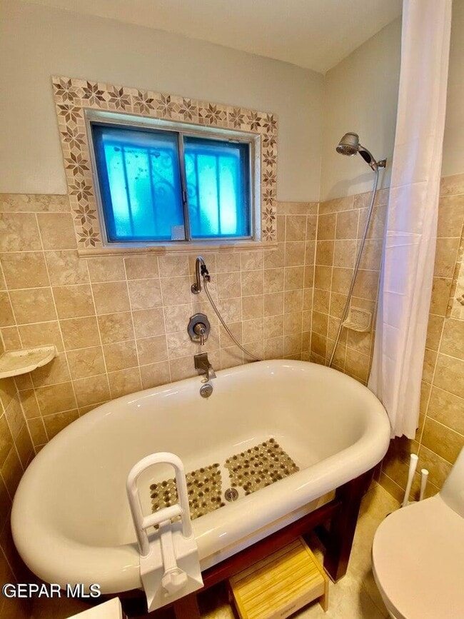 Building Photo - 3213 El Morro Rd