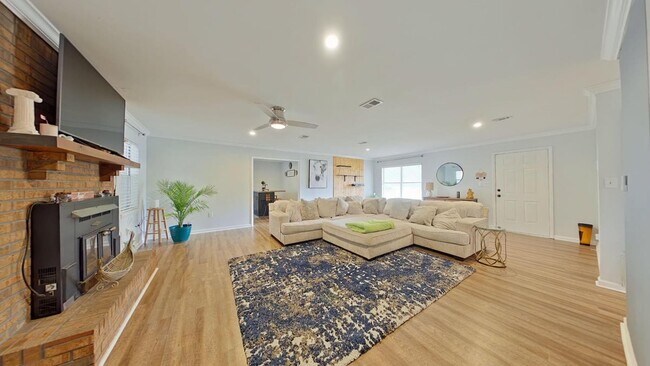 Building Photo - 3083 Skyline Dr