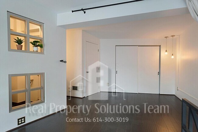 Building Photo - Downtown Condo!