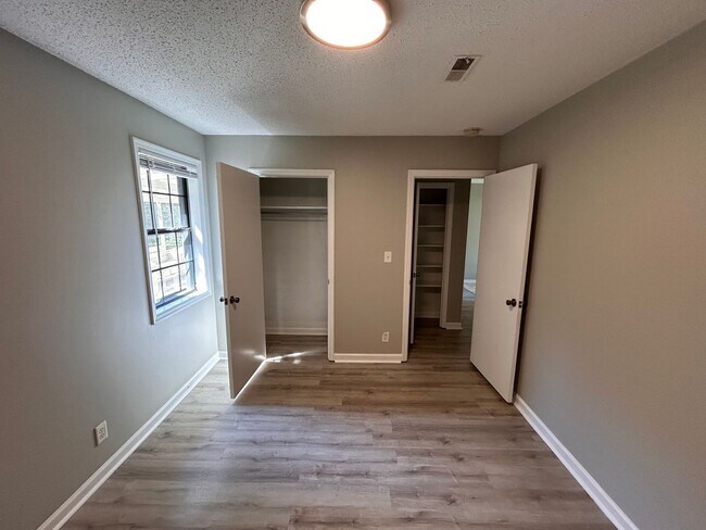 Building Photo - 6109 Geronimo Cir NW