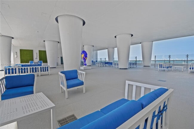 Building Photo - 1800 N Bayshore Dr