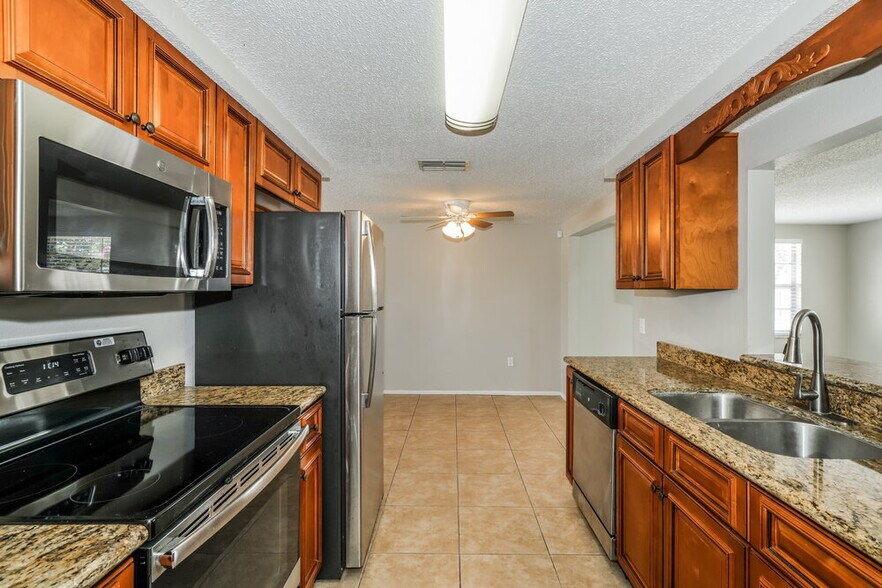 Building Photo - 11610 Meadow Dr