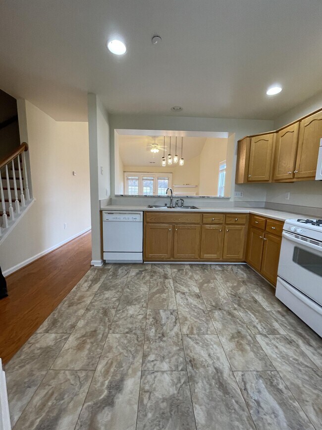 Building Photo - 1050 Somer Chase Ct