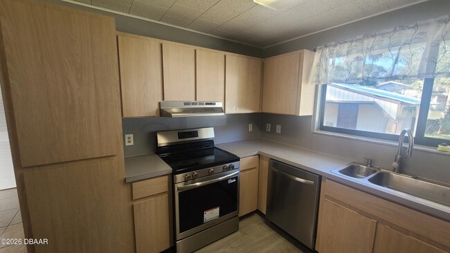 Building Photo - 1350 Jarecki Ave