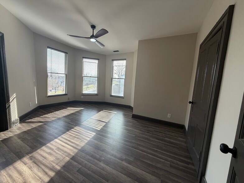 Building Photo - 2201 Kemper Ln