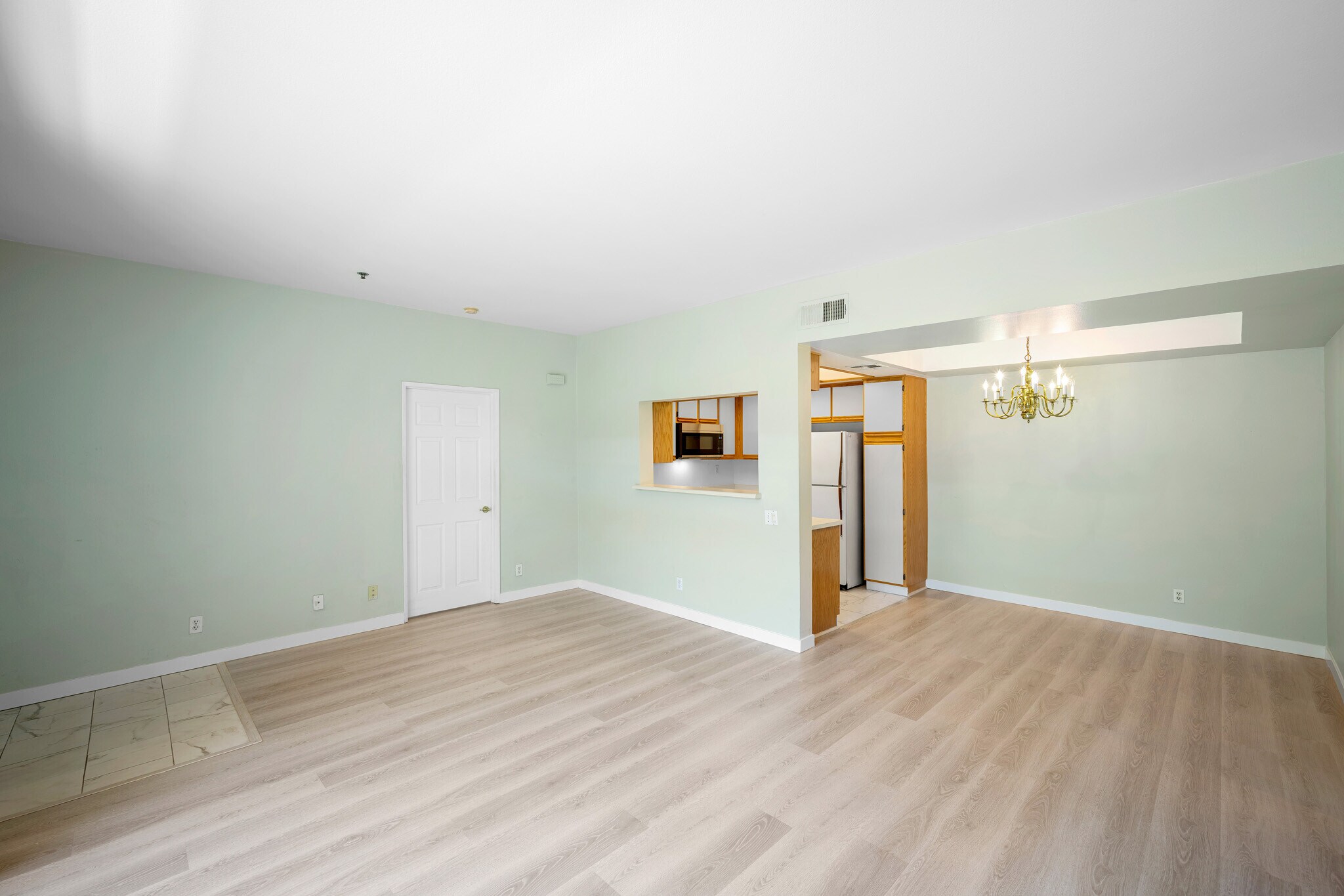 Building Photo - 13801 Oxnard St