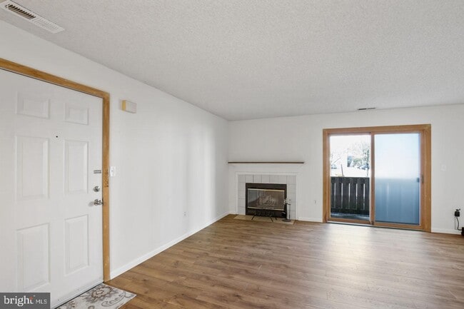 Building Photo - 2101 Ravens Crest Dr