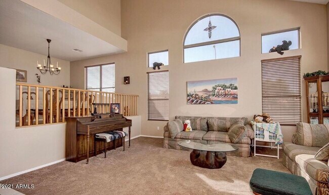 Building Photo - 2021 E Desert Inn Dr