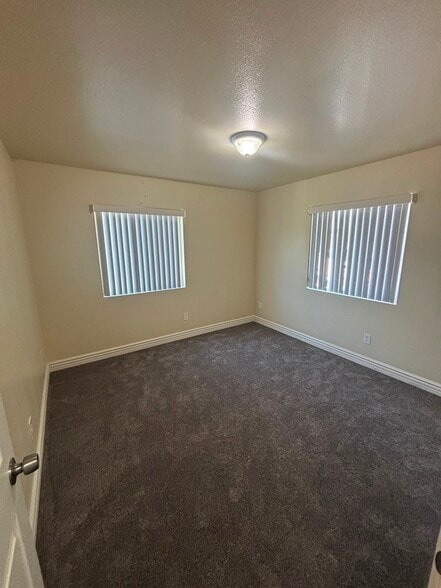 Building Photo - 413 E 109th St