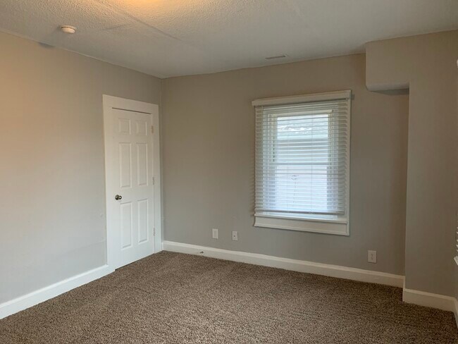 Building Photo - Nice Duplex off 38th & Carrollton