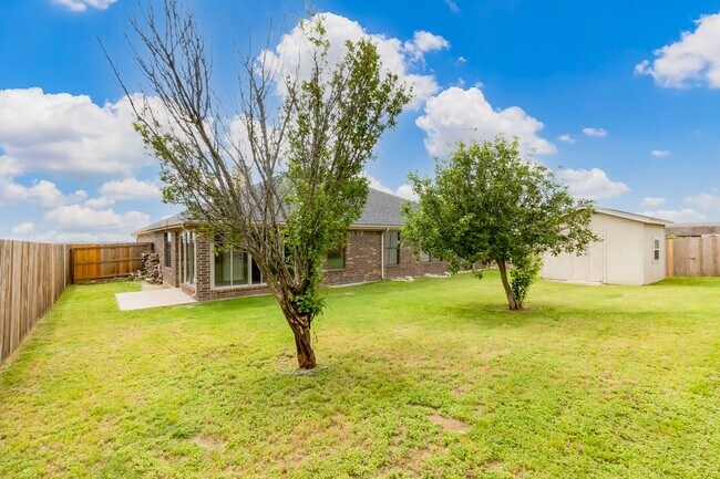 Building Photo - 2405 Coy Dr