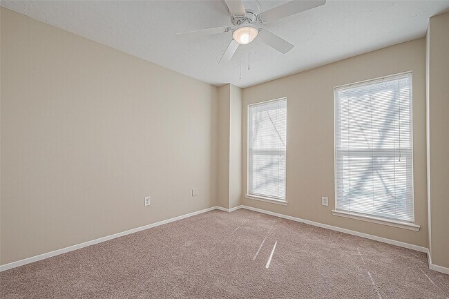 Building Photo - 15730 Oak Mountain Dr