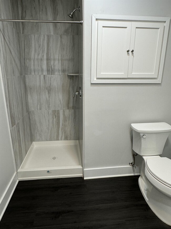 Building Photo - 545 Valley Brook Ave