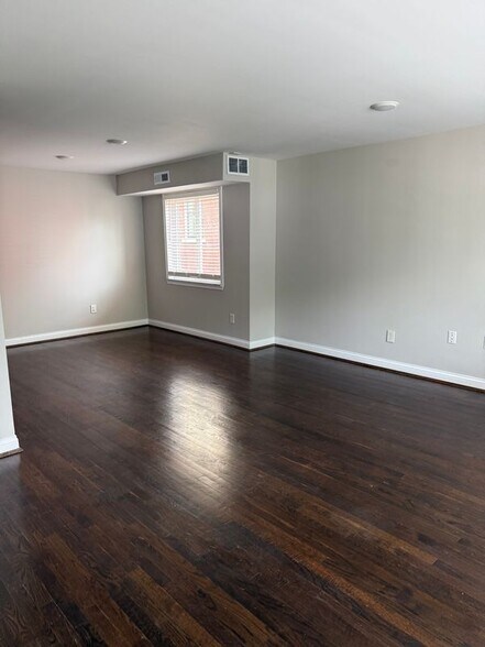 Building Photo - 1231 Laidlaw Ave