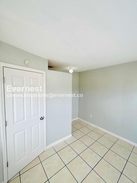 Building Photo - 3019 W Meadow St