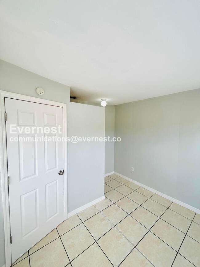 Building Photo - 3019 W Meadow St