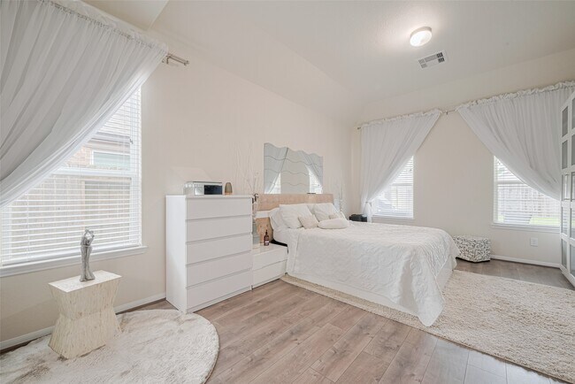 Building Photo - 5218 Windy Plantation Dr