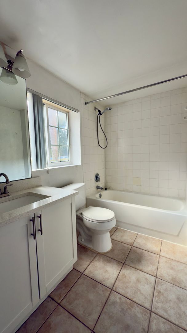 Building Photo - 2/2 First Floor with Garage + Lake View – Grand Isles