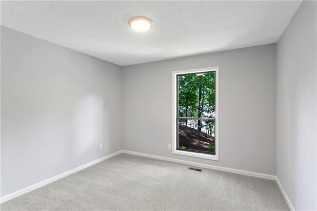 Building Photo - 4186 Nashoba Dr NE