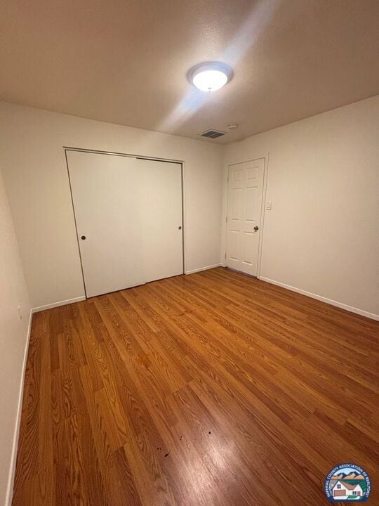 Building Photo - 572 Lenrey Ave
