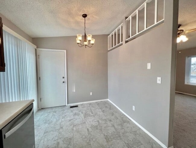 Building Photo - 3 Bedroom 1.5 Bath Home in Briargate with ...