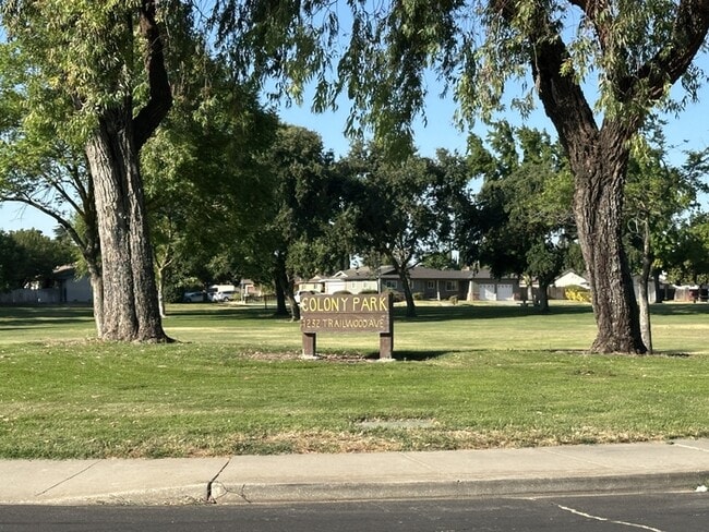 Building Photo - MANTECA 3 BEDROOM 2 BATH HOME
