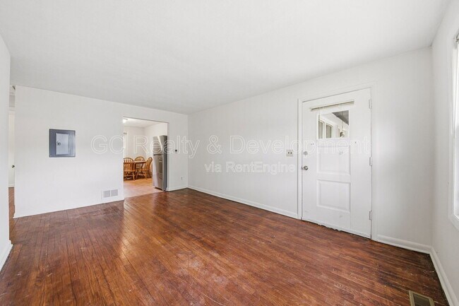 Building Photo - 907- 913 3rd Street