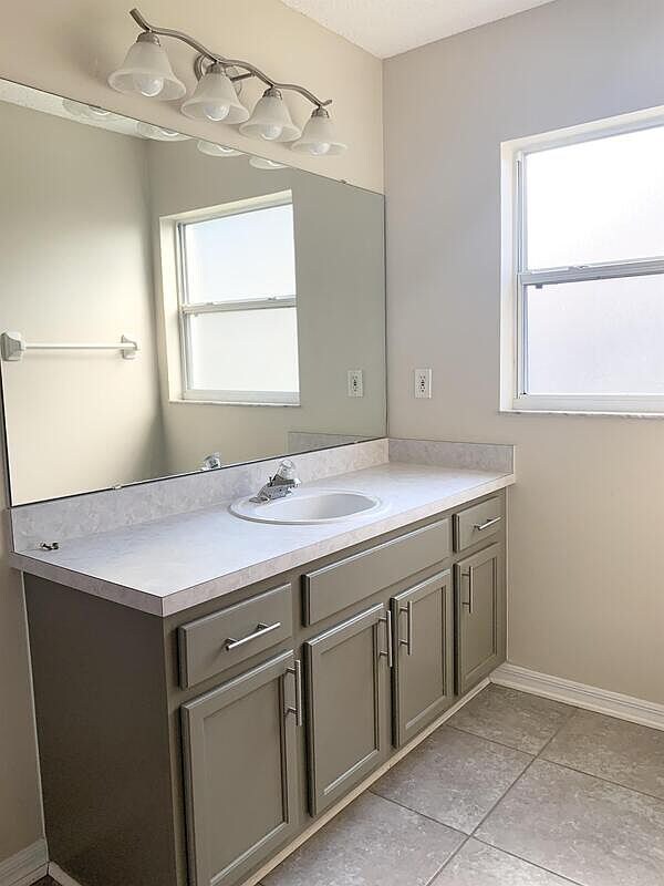 Building Photo - 14948 Margaux Dr