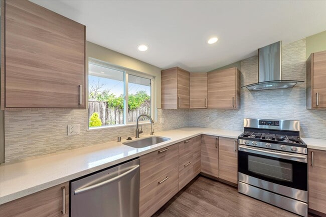 Building Photo - Modern Elegance & Effortless Style l 4BR Santa Clara Home