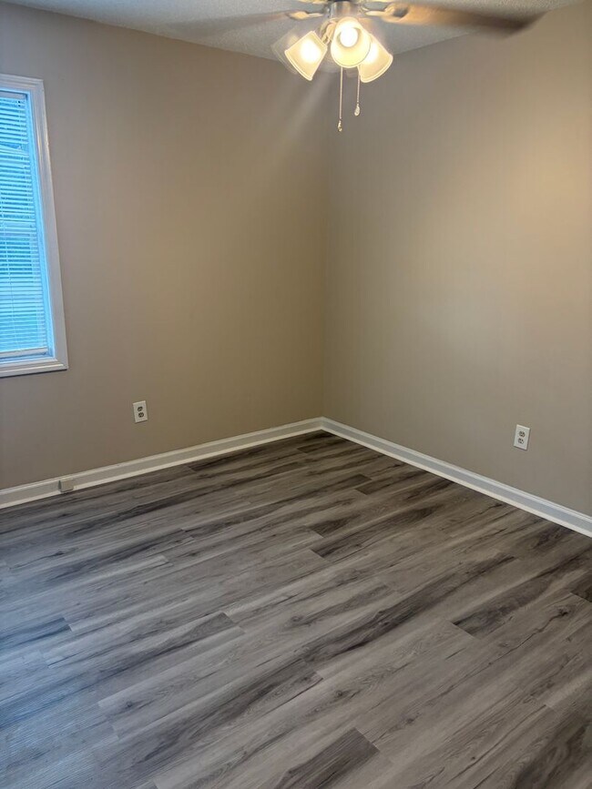 Building Photo - 6235 Pembroke Way