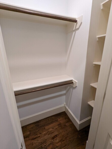 Building Photo - 722 E 29th St