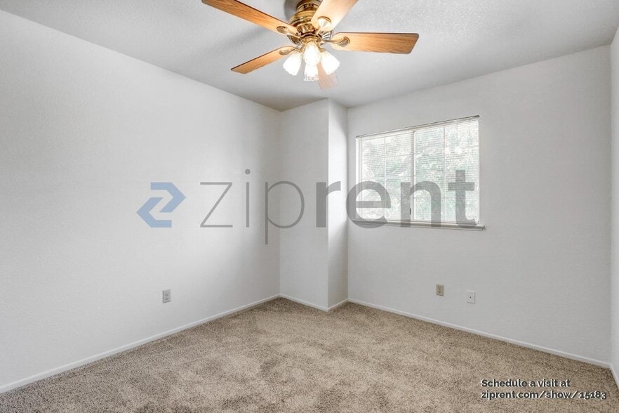Building Photo - Unit