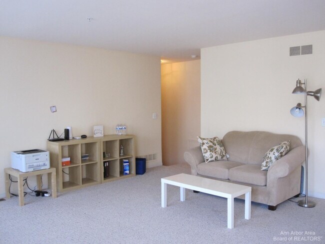 Building Photo - 2806 Barclay Wy