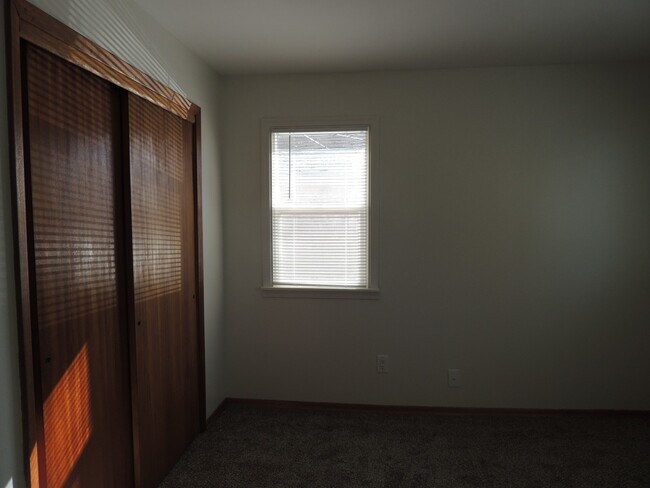 Building Photo - $1,900 – 2 Bed / 2 Bath Home with Fenced Yard, Fireplace, and Garage