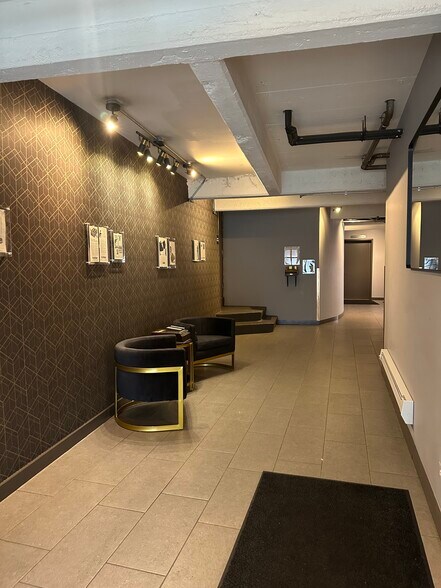 Lobby to condo building - 1720 N Marshfield Ave