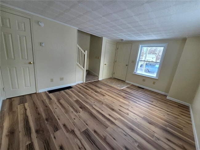 Building Photo - 252 A Allen St