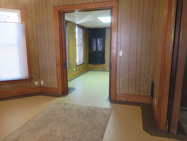 Building Photo - 5 Bedroom Home in the very core of Downtown (West Central, Downtown)