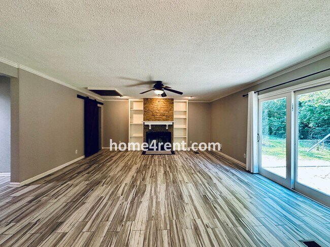 Building Photo - Overland Park Ranch w/ Wood Floors, Update...