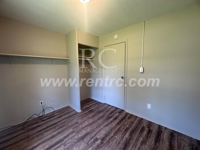 Building Photo - 1213 Giddings-
