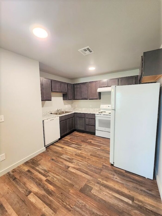 Building Photo - New 3 Bed 2 Bath Duplexes SW 40th & Shield...