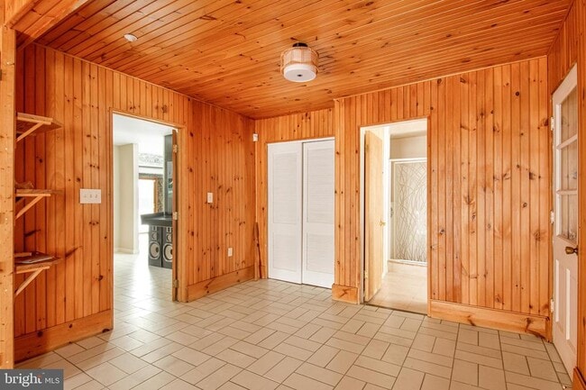 Building Photo - 6561 Shady Side Rd