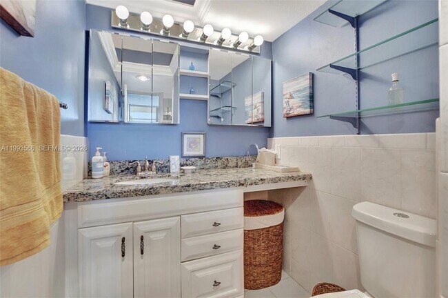 Building Photo - 14 Royal Palm Way