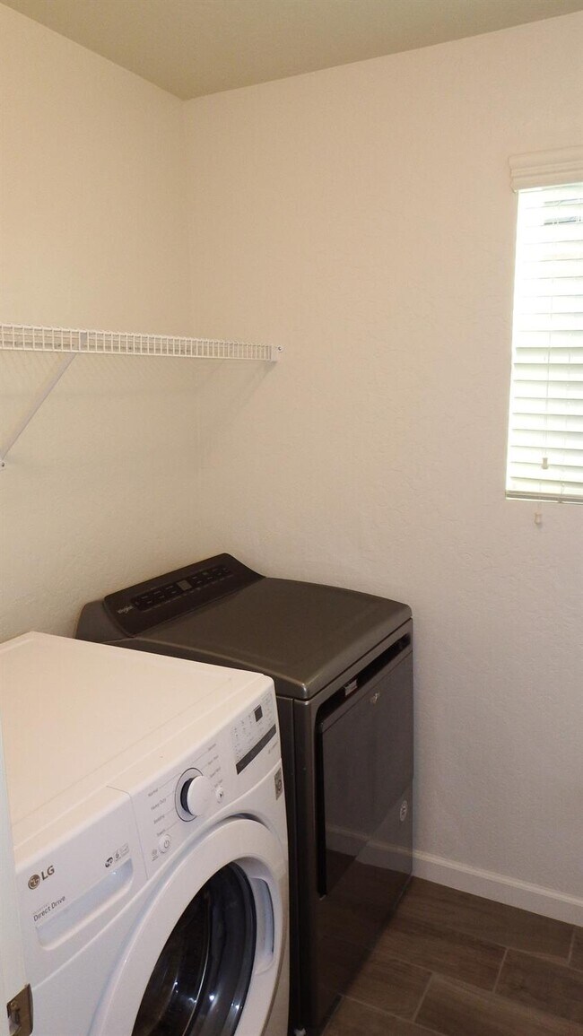 Building Photo - 2008 N Walling Ln