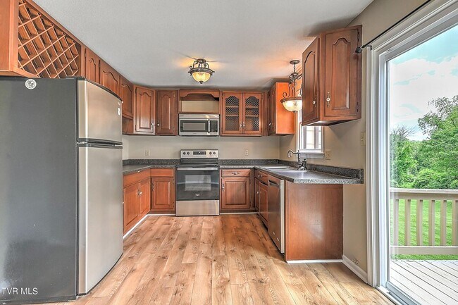 Building Photo - Bellhaven townhouse